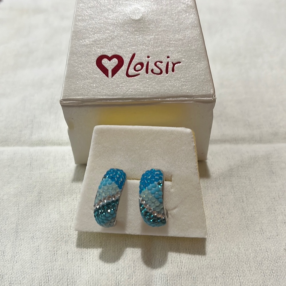Loisir tri-color blue shiny crystals pierced earrings. Size 3/4 inch